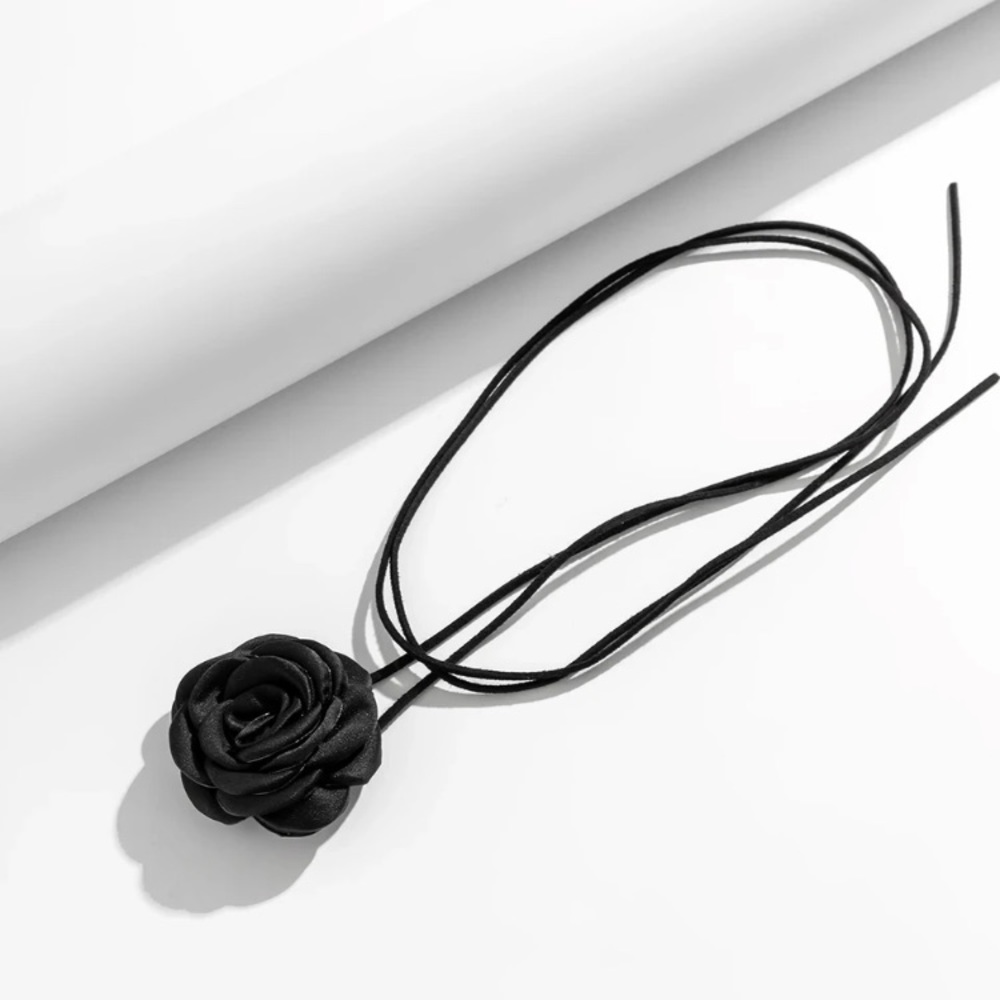 🌟 Romantic Gothic Black Camellia Big Rose Flower Necklace for Women Adjustable - Picture 2 of 4